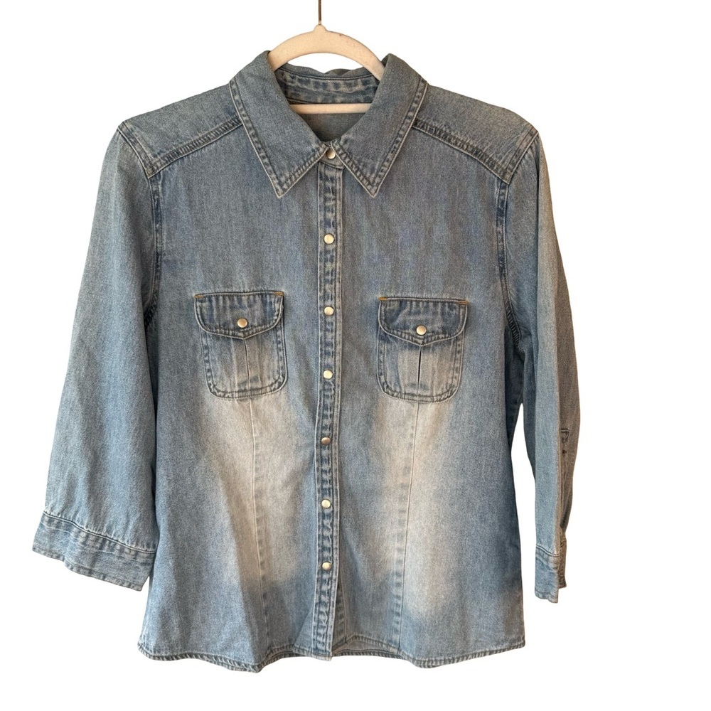 Chambray Light Wash Denim Button-Up Shirt Size M Western Casual Classic